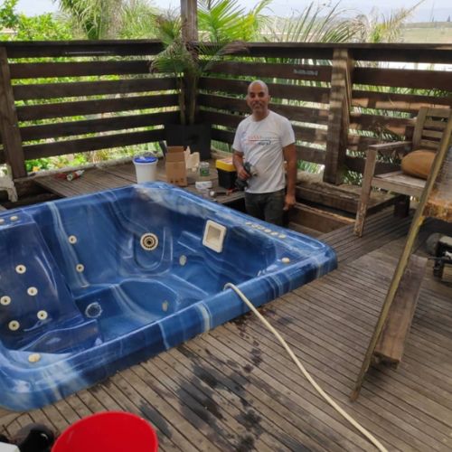 טכנאי ג'קוזי I דני ג'קוזי מתקן ג'קוזי בחצר, שירות תיקון ושדרוג מקצועי.